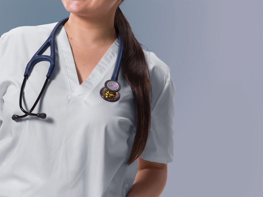 Littmann Cardiology IV – 6242C – dökkblá, regnbogaáferð (sérútgáfa)