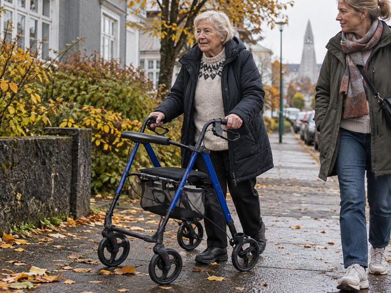 Eldri kona á göngu úti með göngugrind